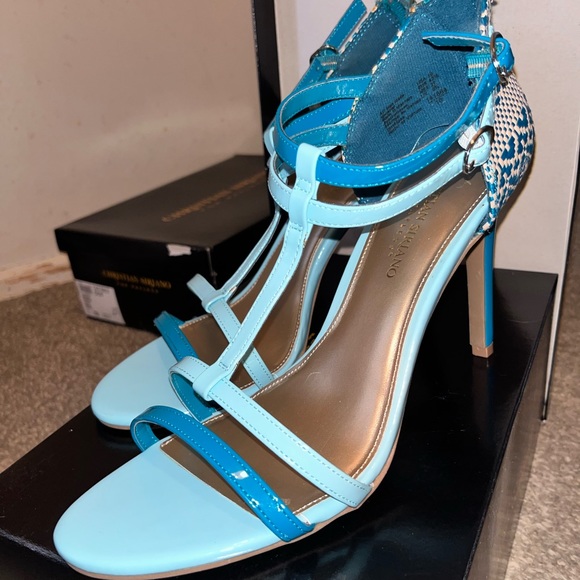 Blue patterned heels - Picture 3 of 4